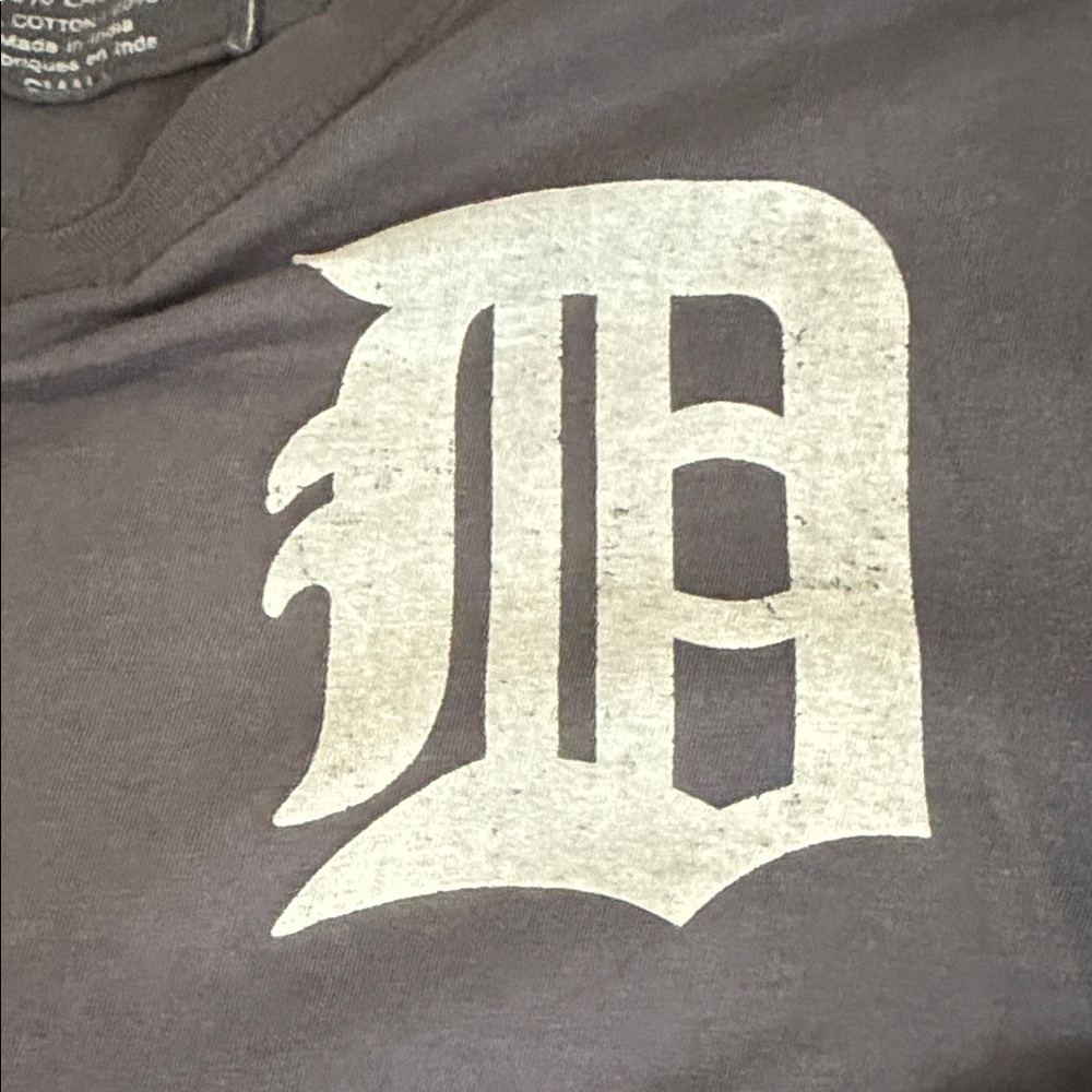 Red Jacket Detroit Tigers Tee - Picture 3 of 4